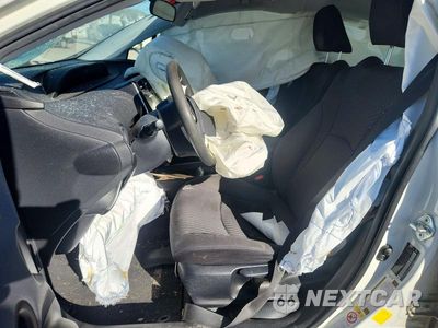 Zdjęcie 7 z 13 samochodu: 2017 TOYOTA PRIUS TWO ECO VIN:JTDKARFU6H3030621 - miniatura