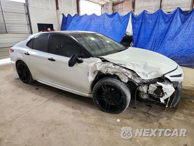 Czwarte zdjęcie samochodu z boku: 2018 TOYOTA CAMRY XSE VIN:4T1B61HK9JU009403 - miniatura
