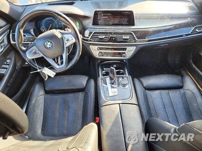 Zdjęcie 8 z 13 samochodu: 2016 BMW 740 I VIN:WBA7E2C58GG547650 - miniatura