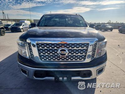 Piąte zdjęcie samochodu w środku: 2017 NISSAN TITAN SV VIN:1N6AA1E60HN564246 - miniatura