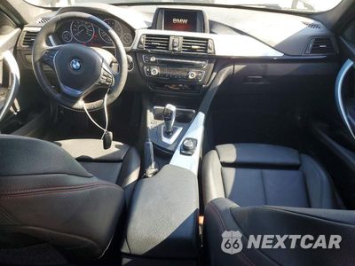 Zdjęcie 8 z 12 samochodu: 2014 BMW 328 XI VIN:WBA3B3C56EJ979568 - miniatura