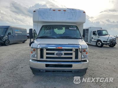 Piąte zdjęcie samochodu w środku: 2021 FORD E350 SHUTTLE BUS VIN:1FDEE3FN1MDC10774 - miniatura