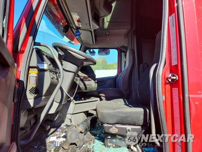 Zdjęcie 7 z 14 samochodu: 2020 VOLVO VNL SEMI TRUCK VIN:4V4NC9EH2LN216721 - miniatura