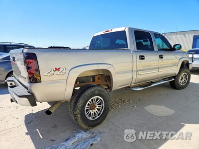Trzecie zdjęcie samochodu z tyłu: 2004 CHEVROLET SILVERADO K2500 HEAVY DUTY VIN:1GCHK23104F127167 - miniatura