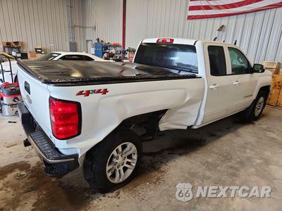 Trzecie zdjęcie samochodu z tyłu: 2018 CHEVROLET SILVERADO K1500 LT VIN:1GCVKREH6JZ320469 - miniatura