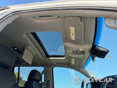 Zdjęcie 11 z 14 samochodu: 2018 CHEVROLET SUBURBAN K1500 LT VIN:1GNSKHKC1JR396954 - miniatura