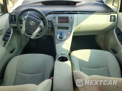 Zdjęcie 8 z 12 samochodu: 2012 TOYOTA PRIUS THREE VIN:JTDKN3DU9C5494228 - miniatura