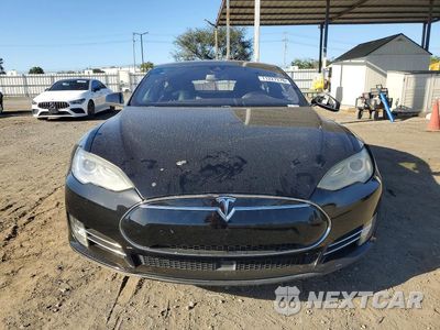 Piąte zdjęcie samochodu w środku: 2015 TESLA MODEL S 85 VIN:5YJSA4H19FFP76180 - miniatura