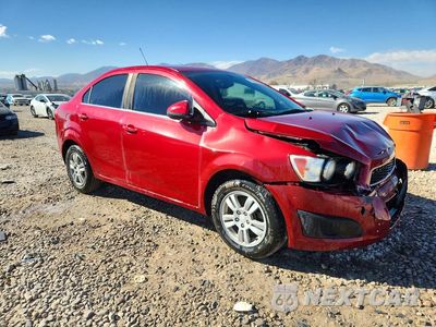 Czwarte zdjęcie samochodu z boku: 2014 CHEVROLET SONIC LT VIN:1G1JC5SB3E4147669 - miniatura