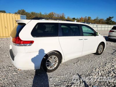 Trzecie zdjęcie samochodu z tyłu: 2013 TOYOTA SIENNA XLE 8-PASSENGER VIN:5TDYK3DC1DS331062 - miniatura