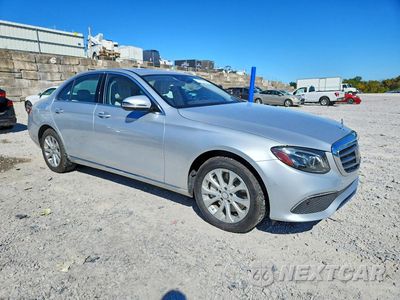 Czwarte zdjęcie samochodu z boku: 2017 MERCEDES-BENZ E 300 4MATIC VIN:WDDZF4KB1HA198305 - miniatura