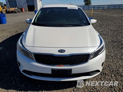 Piąte zdjęcie samochodu w środku: 2018 KIA FORTE LX VIN:3KPFL4A76JE257628 - miniatura