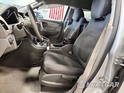 Zdjęcie 7 z 13 samochodu: 2017 CHEVROLET TRAVERSE LS VIN:1GNKRFED3HJ176356 - miniatura