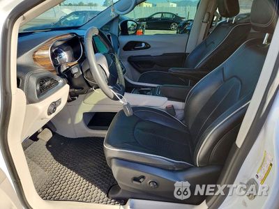 Zdjęcie 7 z 13 samochodu: 2023 CHRYSLER PACIFICA HYBRID LIMITED VIN:2C4RC1S77PR604594 - miniatura