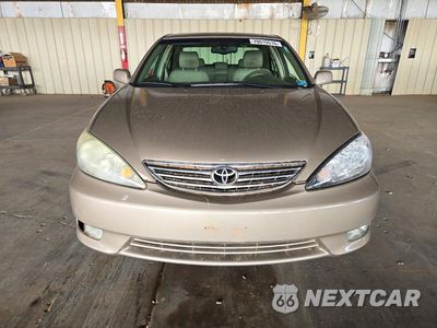 Piąte zdjęcie samochodu w środku: 2005 TOYOTA CAMRY XLE VIN:4T1BE30K25U503456 - miniatura