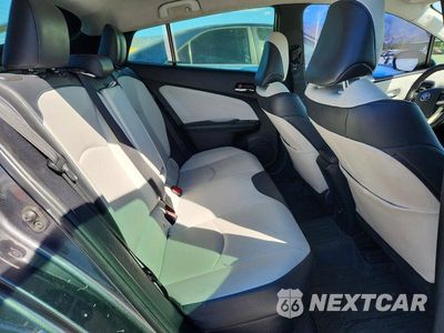 Zdjęcie 10 z 12 samochodu: 2017 TOYOTA PRIUS THREE TOURING VIN:JTDKARFU9H3044500 - miniatura