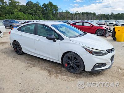 Czwarte zdjęcie samochodu z boku: 2018 CHEVROLET CRUZE LT VIN:1G1BE5SM8J7201038 - miniatura