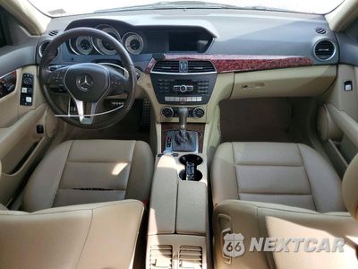Zdjęcie 8 z 12 samochodu: 2014 MERCEDES-BENZ C 250 VIN:WDDGF4HB6EA955497 - miniatura