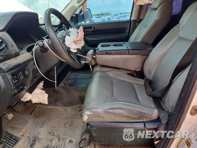 Zdjęcie 7 z 12 samochodu: 2018 TOYOTA TUNDRA SR VIN:5TFCW5F18JX023608 - miniatura
