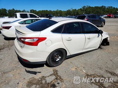 Trzecie zdjęcie samochodu z tyłu: 2013 FORD FOCUS TITANIUM VIN:1FADP3J21DL116879 - miniatura
