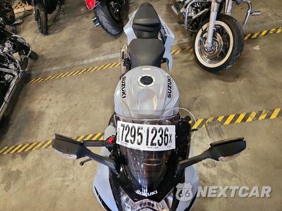 Piąte zdjęcie samochodu w środku: 2023 SUZUKI GSX-R750 VIN:JS1GR7MA7P7101080 - miniatura
