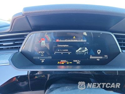 Zdjęcie 9 z 13 samochodu: 2022 AUDI E-TRON PREMIUM VIN:WA1AAAGE7NB046231 - miniatura
