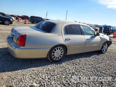 Trzecie zdjęcie samochodu z tyłu: 2007 LINCOLN TOWN CAR SIGNATURE VIN:1LNHM81V07Y606888 - miniatura