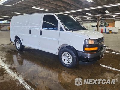 Czwarte zdjęcie samochodu z boku: 2019 CHEVROLET EXPRESS 2500 CARGO DELIVERY VAN VIN:1GCWGAFG0K1363010 - miniatura