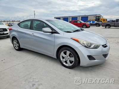 Czwarte zdjęcie samochodu z boku: 2013 HYUNDAI ELANTRA GLS VIN:5NPDH4AE3DH355460 - miniatura