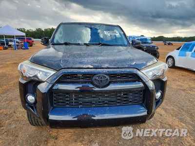 Piąte zdjęcie samochodu w środku: 2017 TOYOTA 4RUNNER SR5 VIN:JTEZU5JR7H5157041 - miniatura