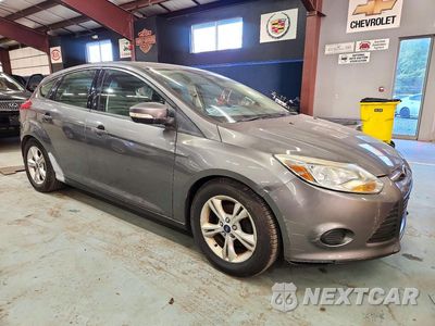 Czwarte zdjęcie samochodu z boku: 2014 FORD FOCUS SE VIN:1FADP3K22EL178386 - miniatura
