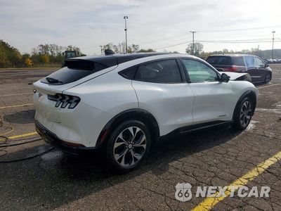 Trzecie zdjęcie samochodu z tyłu: 2022 FORD MUSTANG MACH-E PREMIUM VIN:3FMTK3SU9NMA27318 - miniatura