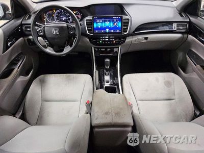 Zdjęcie 8 z 12 samochodu: 2017 HONDA ACCORD LX VIN:1HGCR2F39HA185236 - miniatura