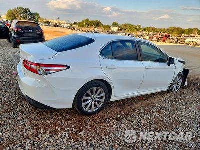 Trzecie zdjęcie samochodu z tyłu: 2018 TOYOTA CAMRY LE VIN:4T1B11HK8JU071812 - miniatura