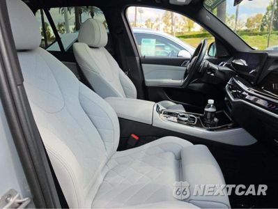 Piąte zdjęcie samochodu w środku: 2024 BMW X5 XDRIVE50E VIN:5UX43EU0XR9T44037 - miniatura