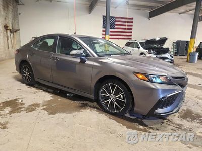 Czwarte zdjęcie samochodu z boku: 2024 TOYOTA CAMRY SE VIN:4T1G11AKXRU254026 - miniatura