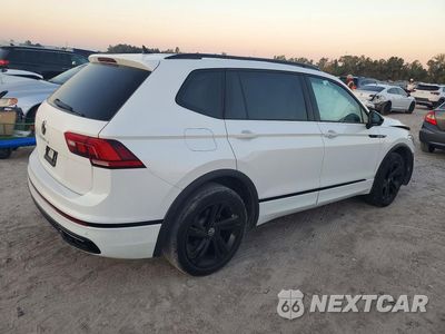 Trzecie zdjęcie samochodu z tyłu: 2024 VOLKSWAGEN TIGUAN SE R-LINE BLACK VIN:3VVCB7AXXRM056440 - miniatura