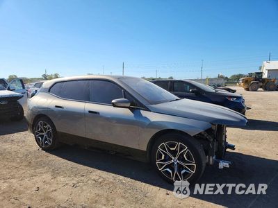 Czwarte zdjęcie samochodu z boku: 2025 BMW IX XDRIVE50 VIN:WB523CF01SCU02423 - miniatura