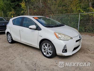 Czwarte zdjęcie samochodu z boku: 2026 TOYOTA PRIUS C FOUR VIN:JTDKDTB36D1051749 - miniatura