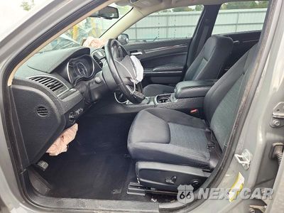 Zdjęcie 7 z 12 samochodu: 2019 CHRYSLER 300 TOURING VIN:2C3CCAAG6KH693858 - miniatura