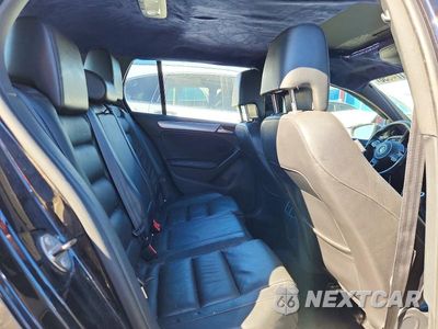 Zdjęcie 10 z 12 samochodu: 2012 VOLKSWAGEN GOLF R VIN:WVWPF7AJ7CW275542 - miniatura