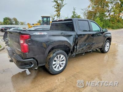 Trzecie zdjęcie samochodu z tyłu: 2021 CHEVROLET SILVERADO K1500 CUSTOM VIN:3GCPYBEK7MG282376 - miniatura