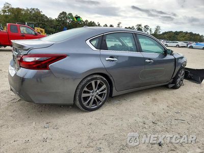 Trzecie zdjęcie samochodu z tyłu: 2018 NISSAN ALTIMA 2.5 SR VIN:1N4AL3AP3JC255725 - miniatura