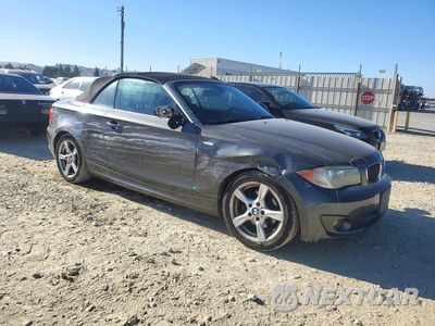 Czwarte zdjęcie samochodu z boku: 2013 BMW 128 I VIN:WBAUN1C57DVR01047 - miniatura