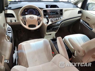 Zdjęcie 8 z 13 samochodu: 2012 TOYOTA SIENNA LE VIN:5TDKK3DC1CS263656 - miniatura