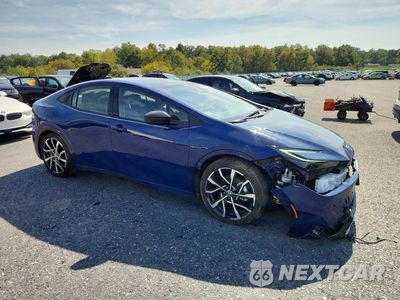Czwarte zdjęcie samochodu z boku: 2024 TOYOTA PRIUS PRIME XSE PREMIUM VIN:JTDACACU7R3030964 - miniatura
