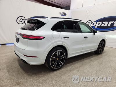 Trzecie zdjęcie samochodu z tyłu: 2020 PORSCHE CAYENNE E-HYBRID VIN:WP1AE2AY4LDA22570 - miniatura