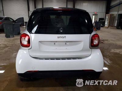 Zdjęcie 6 z 12 samochodu: 2016 SMART FORTWO VIN:WMEFJ5DA2GK139098 - miniatura