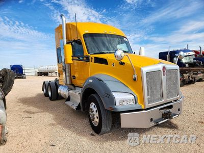Czwarte zdjęcie samochodu z boku: 2015 KENWORTH T880 SEMI TRUCK VIN:1XKZD49X5FJ467151 - miniatura