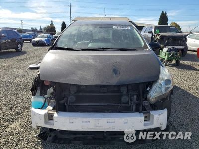 Piąte zdjęcie samochodu w środku: 2014 TOYOTA PRIUS V THREE VIN:JTDZN3EU2EJ000279 - miniatura